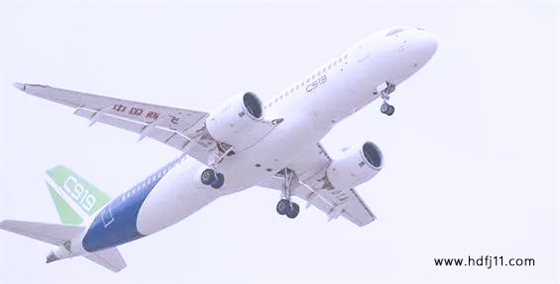 C919首飞2.jpg